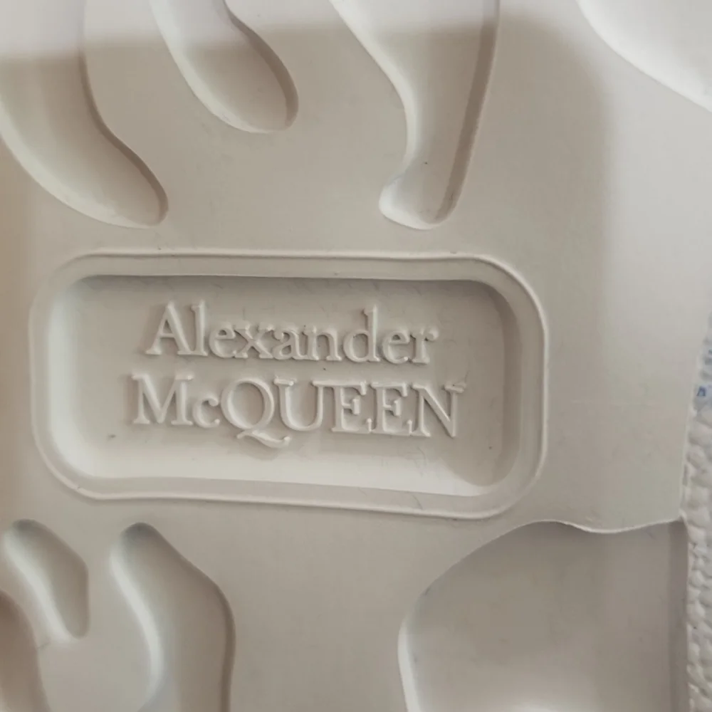 Authentic Alexander McQueen Oversized Spray Flocking Sneakers Men size 8 - Picture 13 of 13